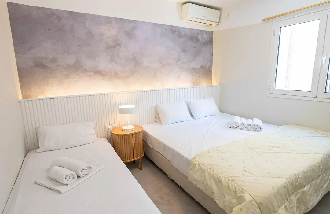 Lux Hotel 5 Mins Walk From Port Of Piraeus And Metro Station-1