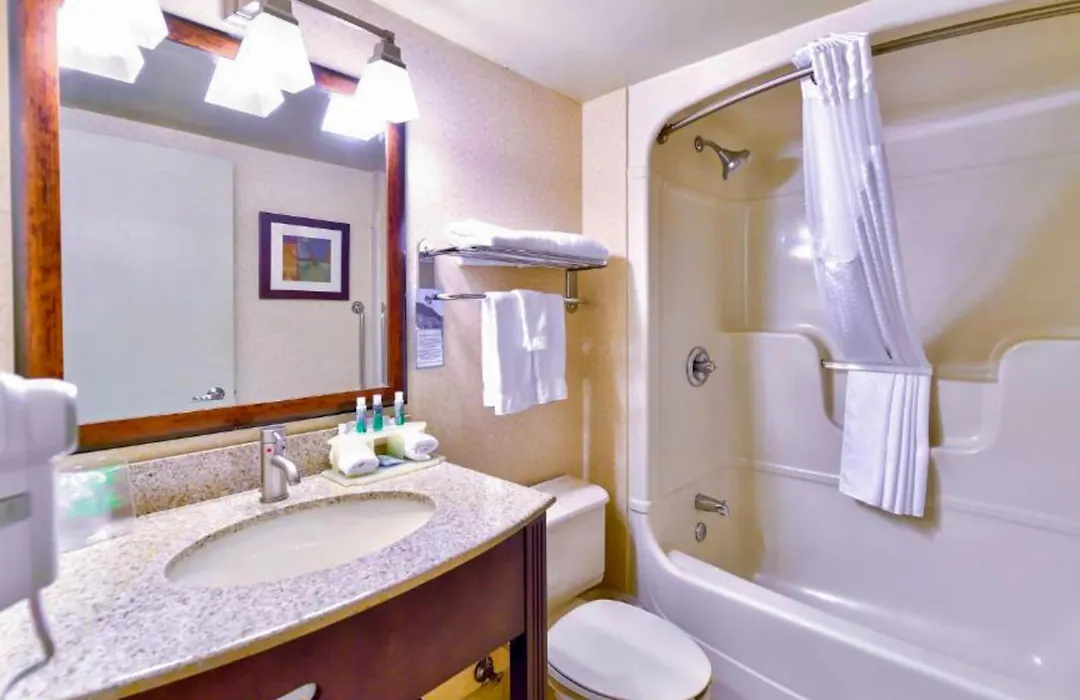 Quality Inn Saint-Jean-Sur-Richelieu-1