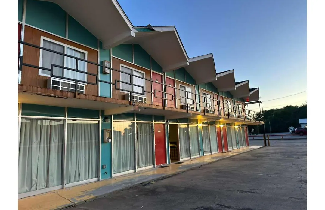 Gray Plaza Motel Benton Rend Lake I-57-1