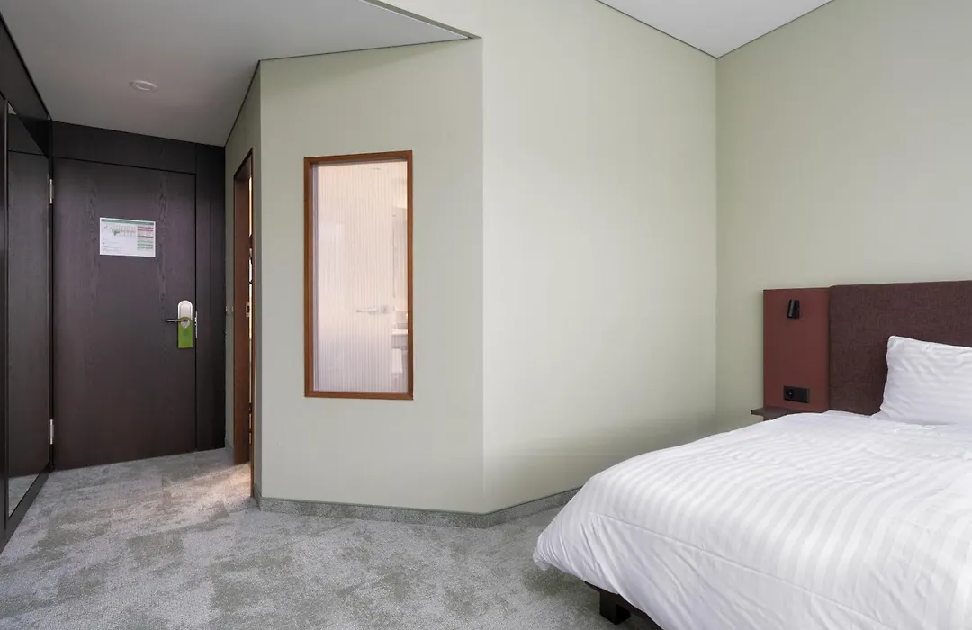 B-Smart Hotel Schoenenwerd-1