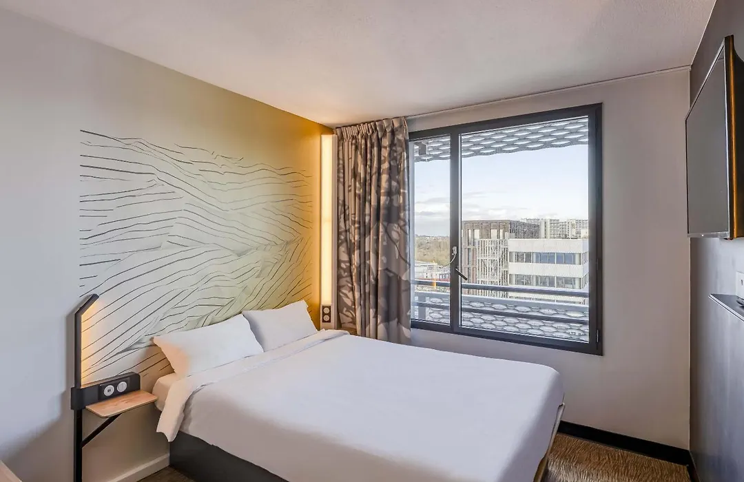 B&B Hotel Bordeaux Bassins A Flot-1