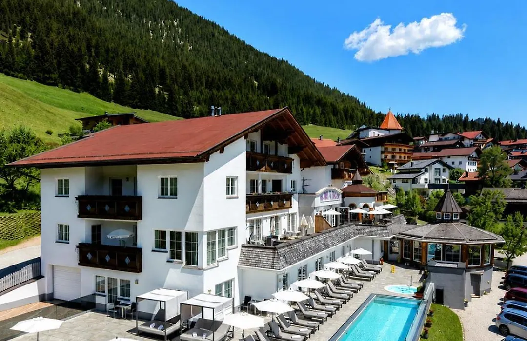 Berghotel Almrausch-1