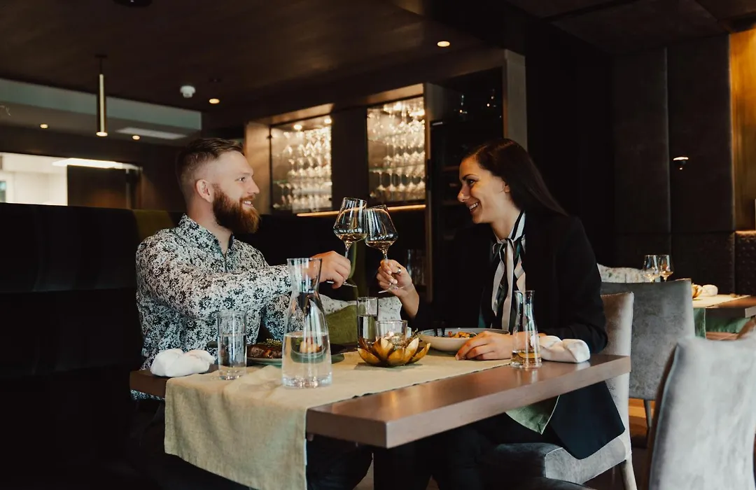 Vier Studios & Restaurant-1