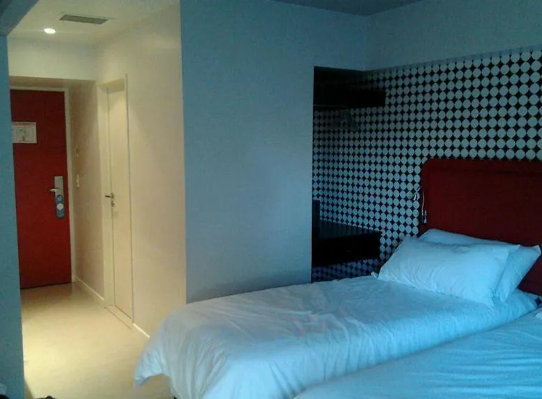 Pop Hotel-1