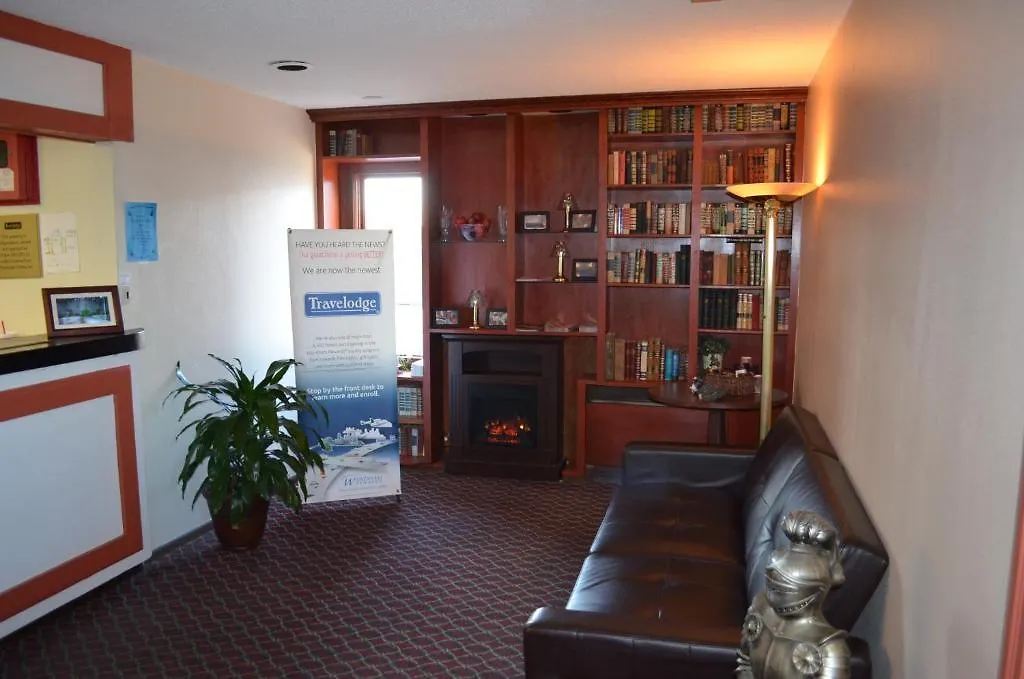 Travelodge Inn & Suites By Wyndham Muscatine-1