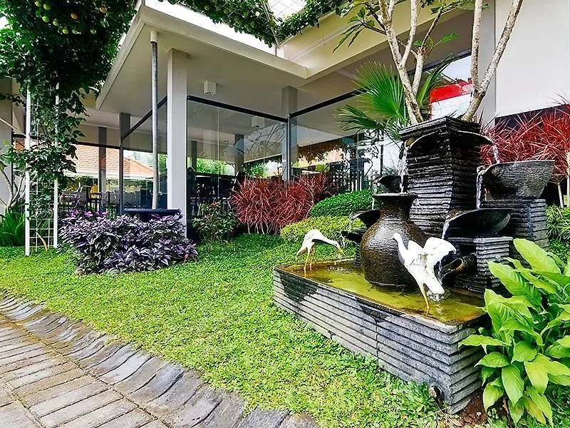 Riverstone Hotel & Cottage-1