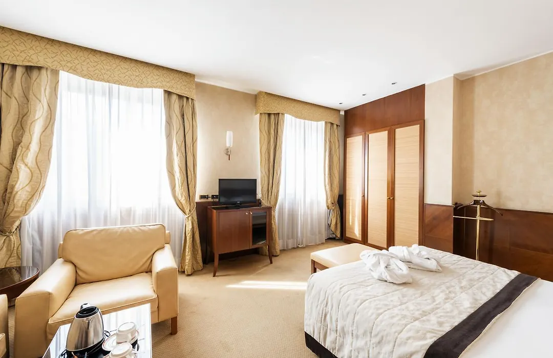 Hotel Ascot-1