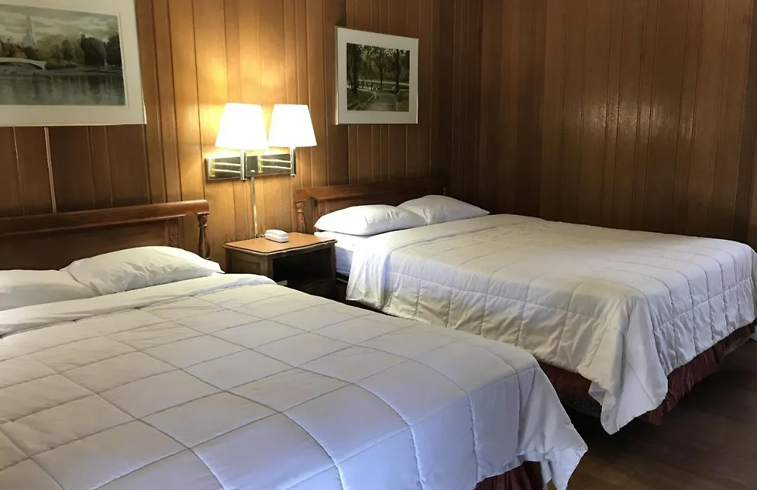 The Lincoln Lodge Urbana-1