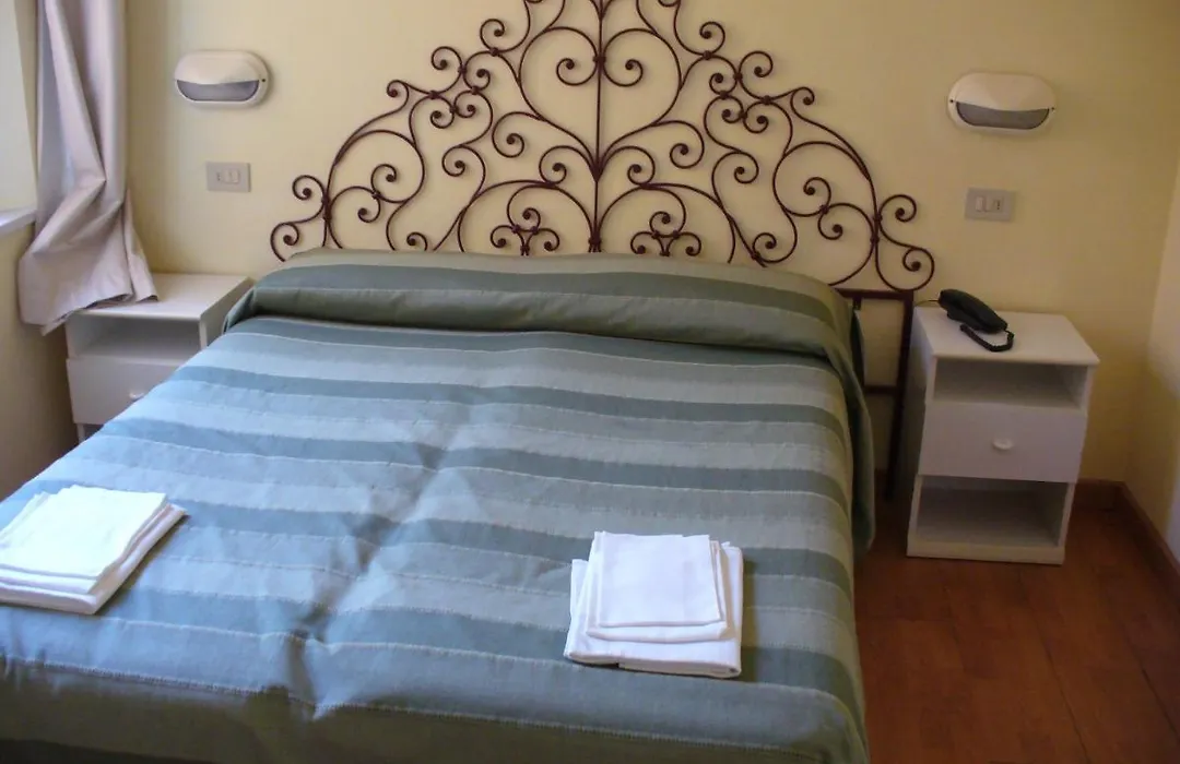 Hotel Gloria-1
