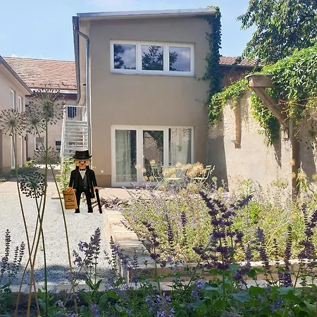 Travel Art Boardinghouse-3