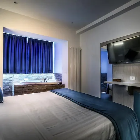 Suite Blue Style-3