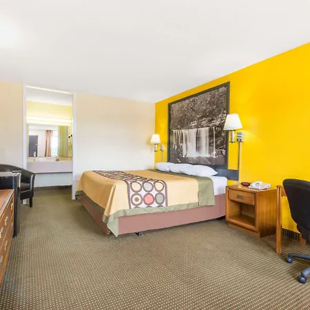 Super 8 By Wyndham Williamsburg-3