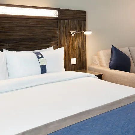 Holiday Inn Express Dubai Safa Park By Ihg-3