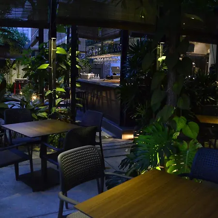 1825 Gallery Hotel-2
