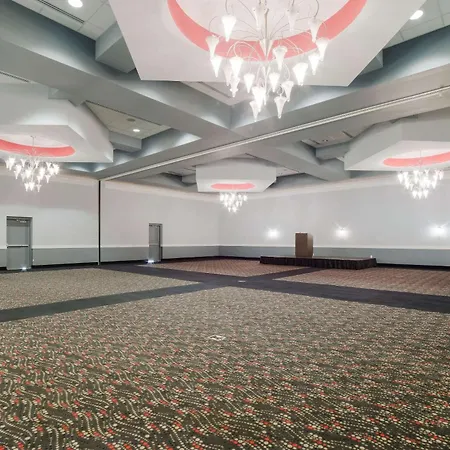 Quality Inn & Suites Conference Center Statesboro Historic District-3