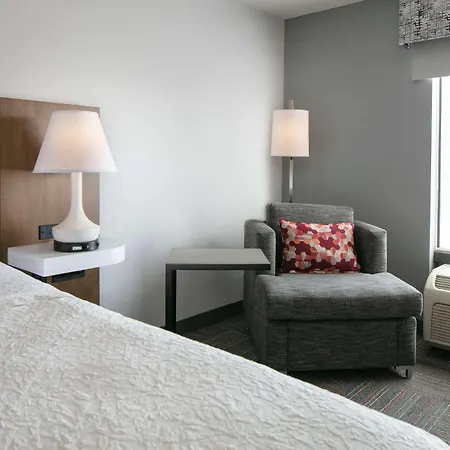 Hampton Inn Dubuque-2