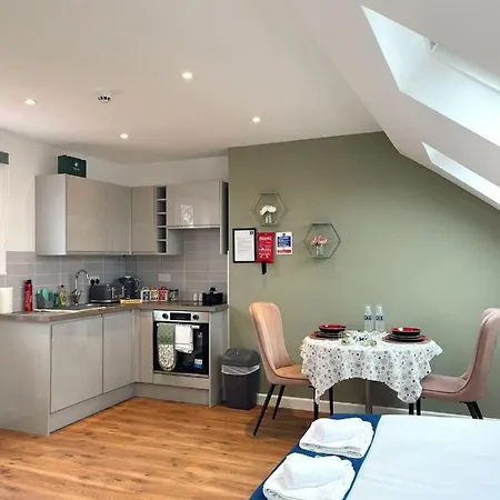 Cambridge Studios And Suites By Tas Accommodations-3