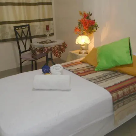 Hotel Jeshua Simmonds-3
