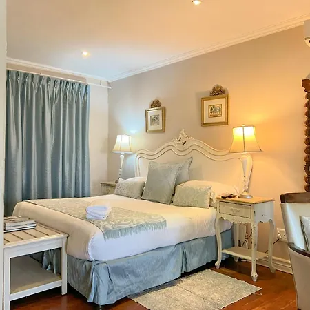 Amoris Guesthouse In Waterkloof Ridge-2