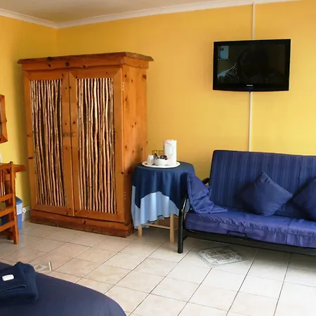 Flintstones Guest House Durban-3