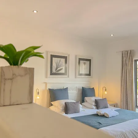Amoris Guesthouse In Waterkloof Ridge-3