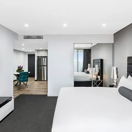 Meriton Suites Bondi Junction-2