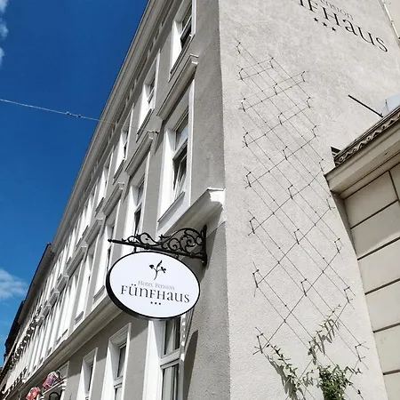 Hotel-Pension Fuenfhaus-3