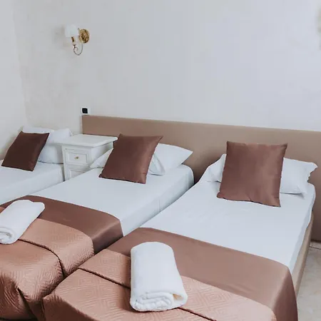 Bee Queen Hotel-2