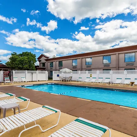 Econo Lodge Inn & Suites Chambersburg Central-3