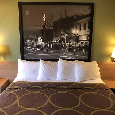 Super 8 By Wyndham Bend-3