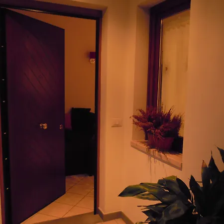 Leonardo'S Rooms-2