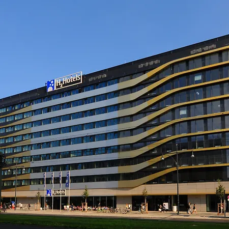 H4 Hotel Berlin Alexanderplatz-3
