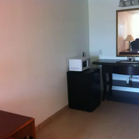 Budget Inn Pecos-3