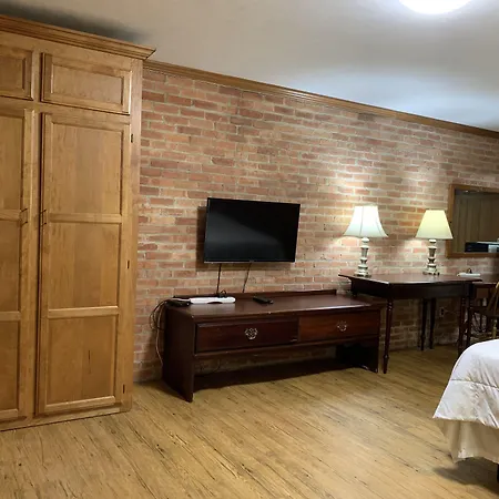 The Lincoln Lodge Urbana-3