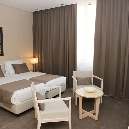 Fly Hotel-2