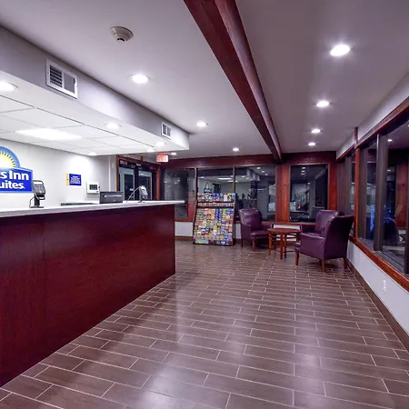 Days Inn & Suites By Wyndham Wisconsin Dells-3