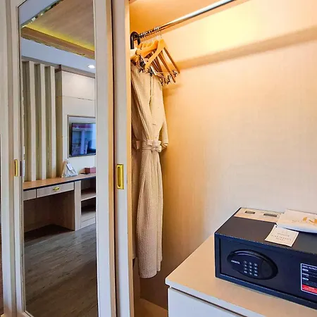 Quality Beach Resorts And Spa Patong-2