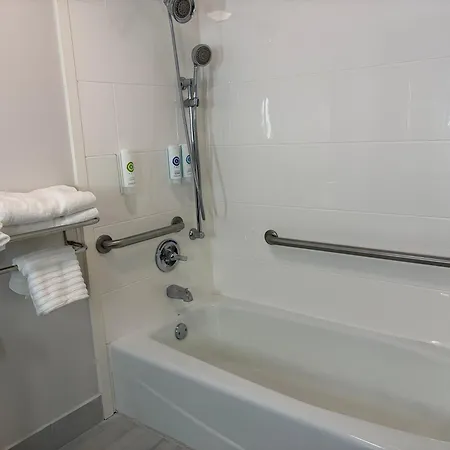 Comfort Inn & Suites-3