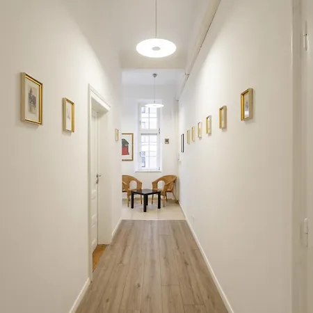 Urban Rooms-- Free Parking---3