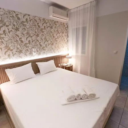 Lux Hotel 5 Mins Walk From Port Of Piraeus And Metro Station-2