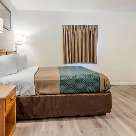 Econo Lodge Saint Albans-2
