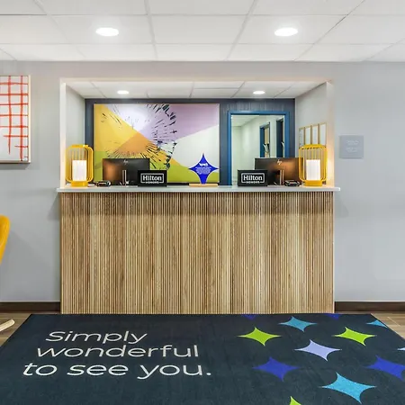Spark By Hilton Roanoke Airport-3