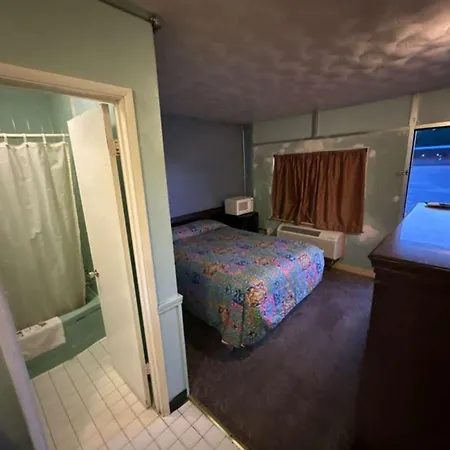 Gray Plaza Motel Benton Rend Lake I-57-3