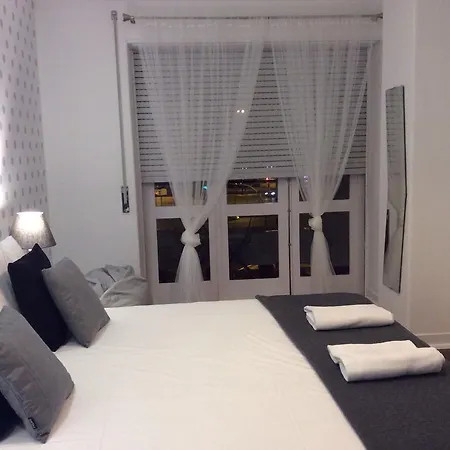 4U Lisbon IV Guesthouse Airport-2