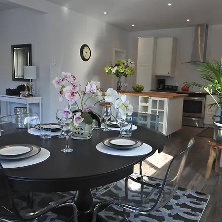 Black Rooster Guesthouse-2