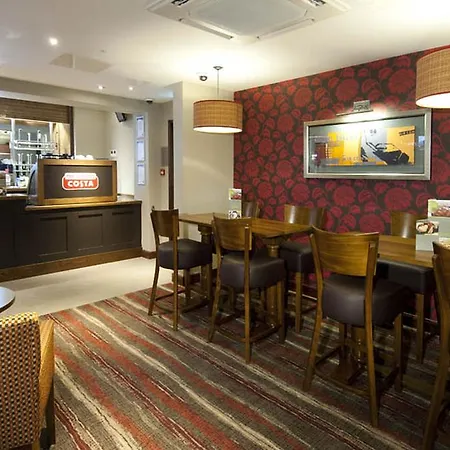 Premier Inn London Ealing-2