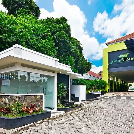 Riverstone Hotel & Cottage-3
