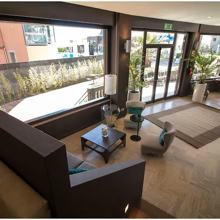 Hotel Caraibi - Breakfast Until 11-00&Dinner-Mirabilandia Partner-2