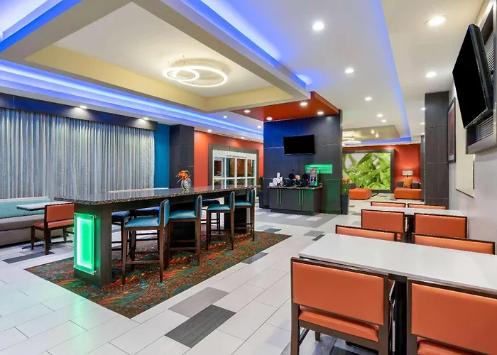 La Quinta By Wyndham Muskogee Hotel