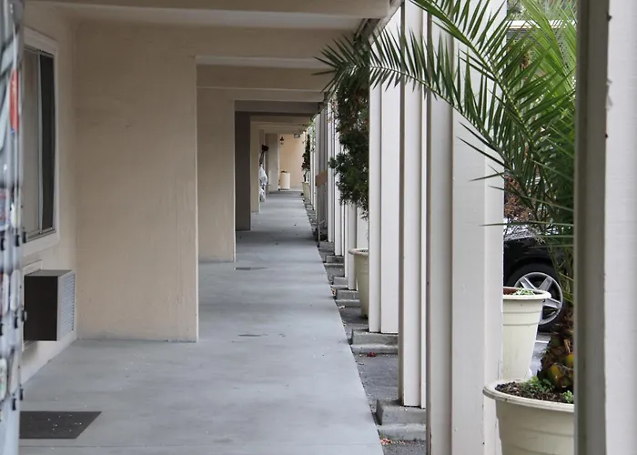 Caravelle Inn Extended Stay São José